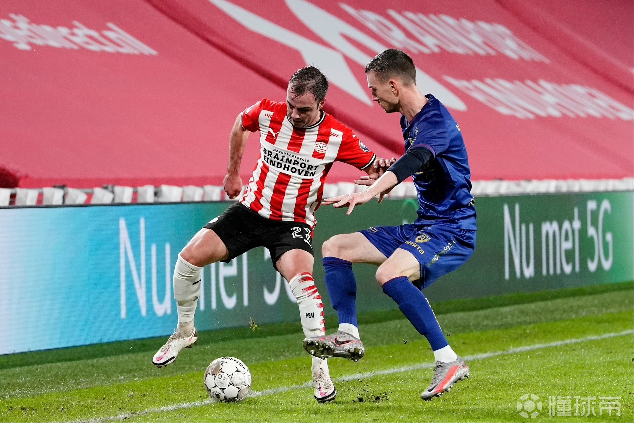 阿贾克斯控制局势晋级，提前锁定小组第一(阿贾克斯ds)